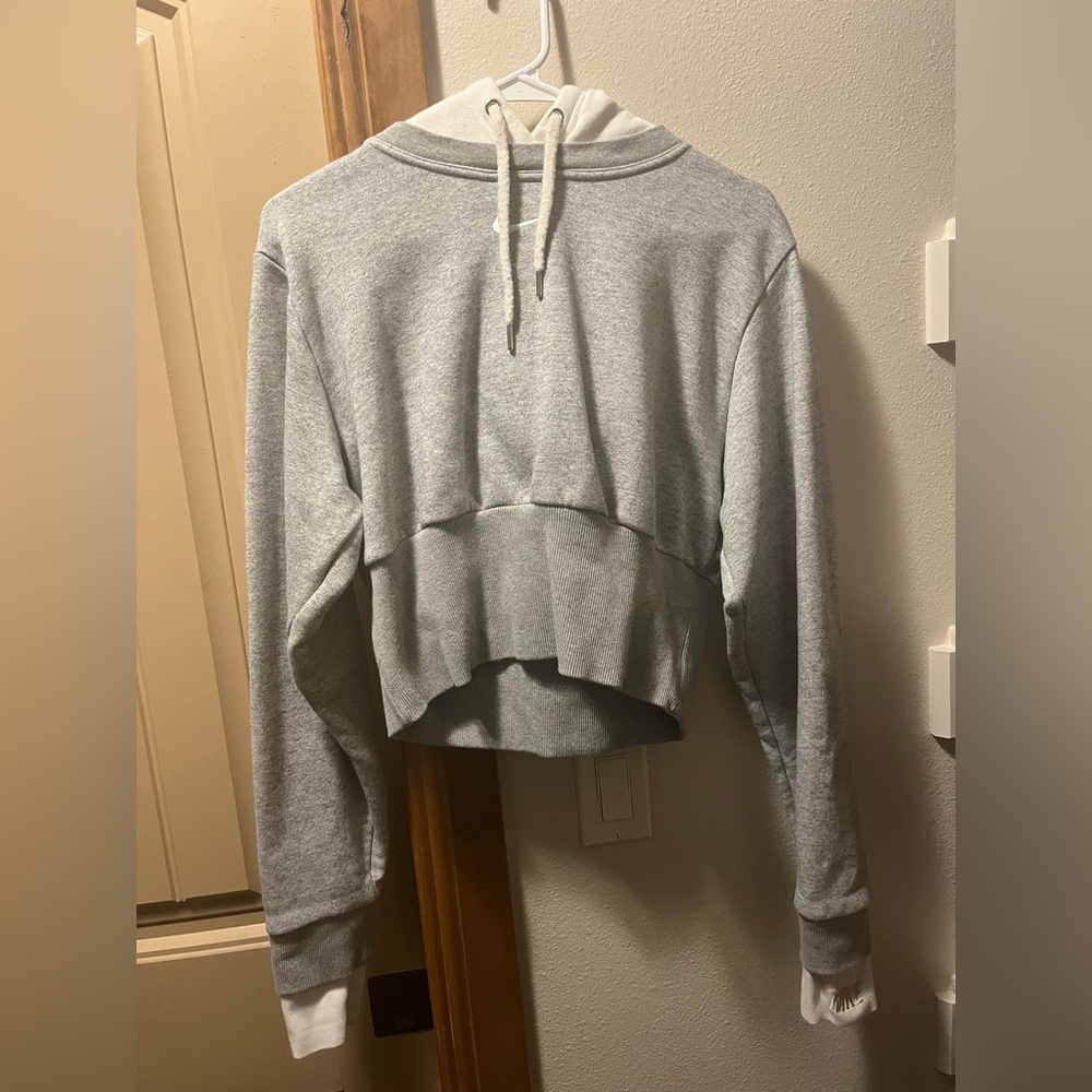 Nike Women's Light Gray Cropped Sweatshirt